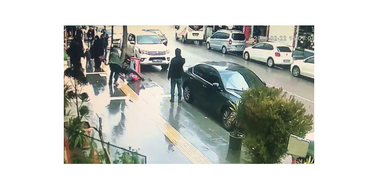 Polis, bıçaklı kavgayı havaya ateş ederek ayırdı