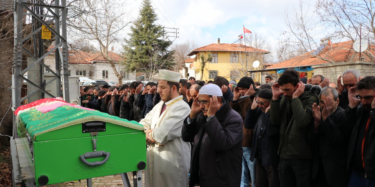 Denizli'de kazada ölen kadının sezaryenle alınan bebeği de yaşamını yitirdi