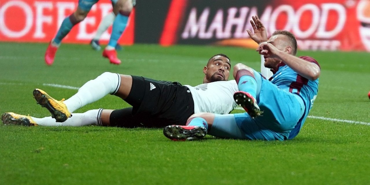 Süper Lig: Beşiktaş: 0 - Trabzonspor: 1 (İlk yarı)