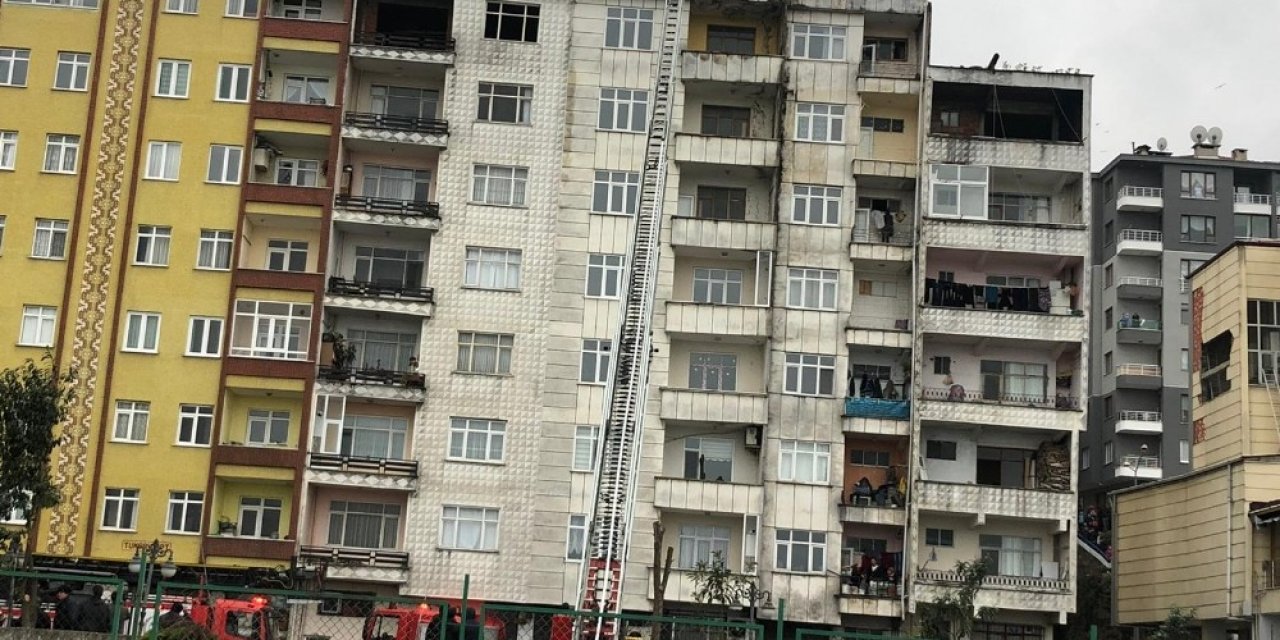 Rize’de çatı katında çıkan yangın paniğe yol açtı