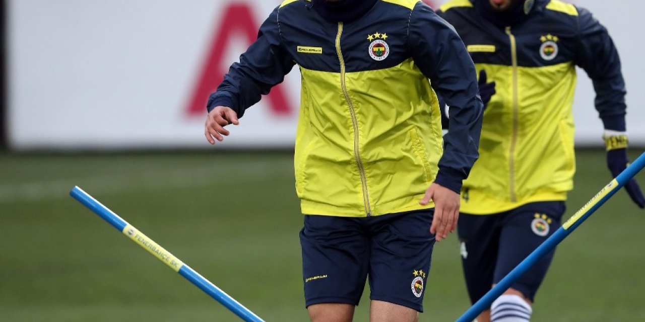 Fenerbahçe derbi için kampa girdi
