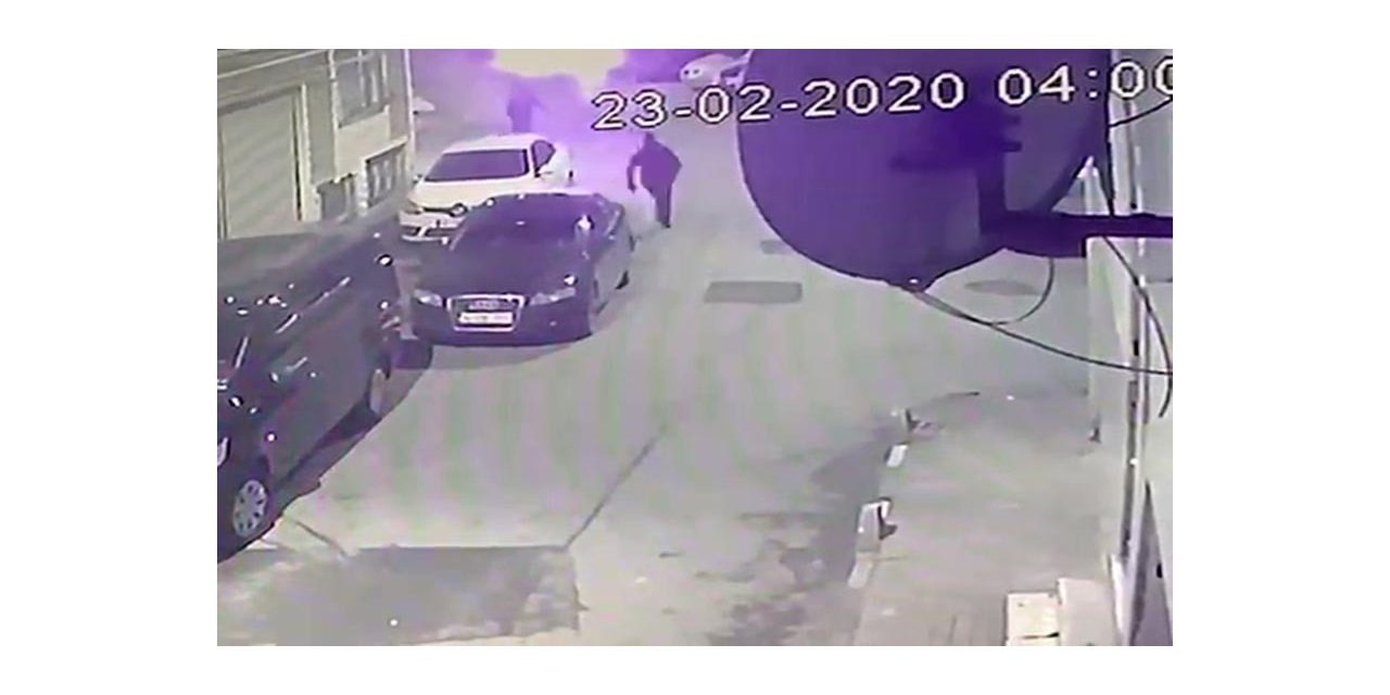 Fatih’te 9 aracın kundaklanma anı kamerada
