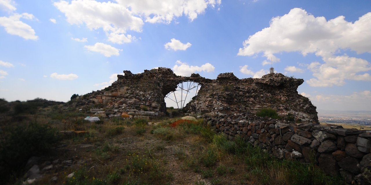 Karacahisar Kalesi'ndeki kazılar erken dönem Osmanlı tarihine ışık tutacak