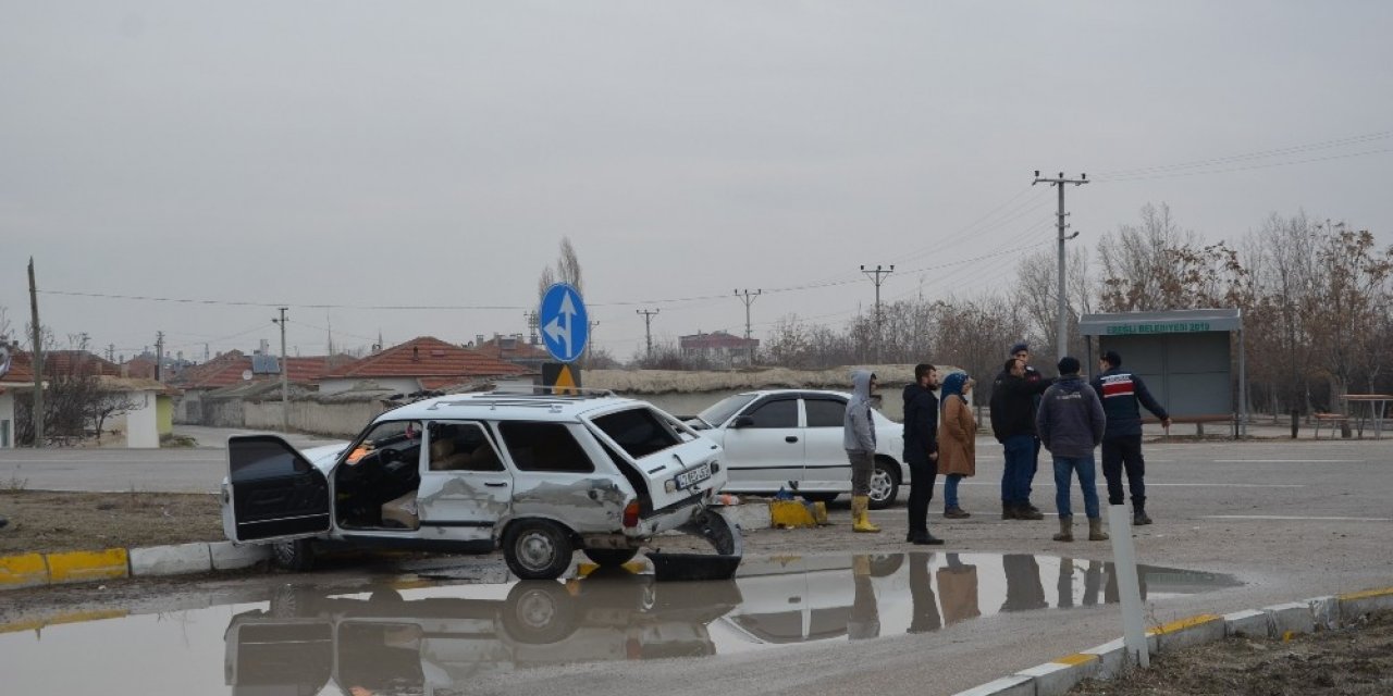 Konya’da iki otomobil çarpıştı: 4 yaralı