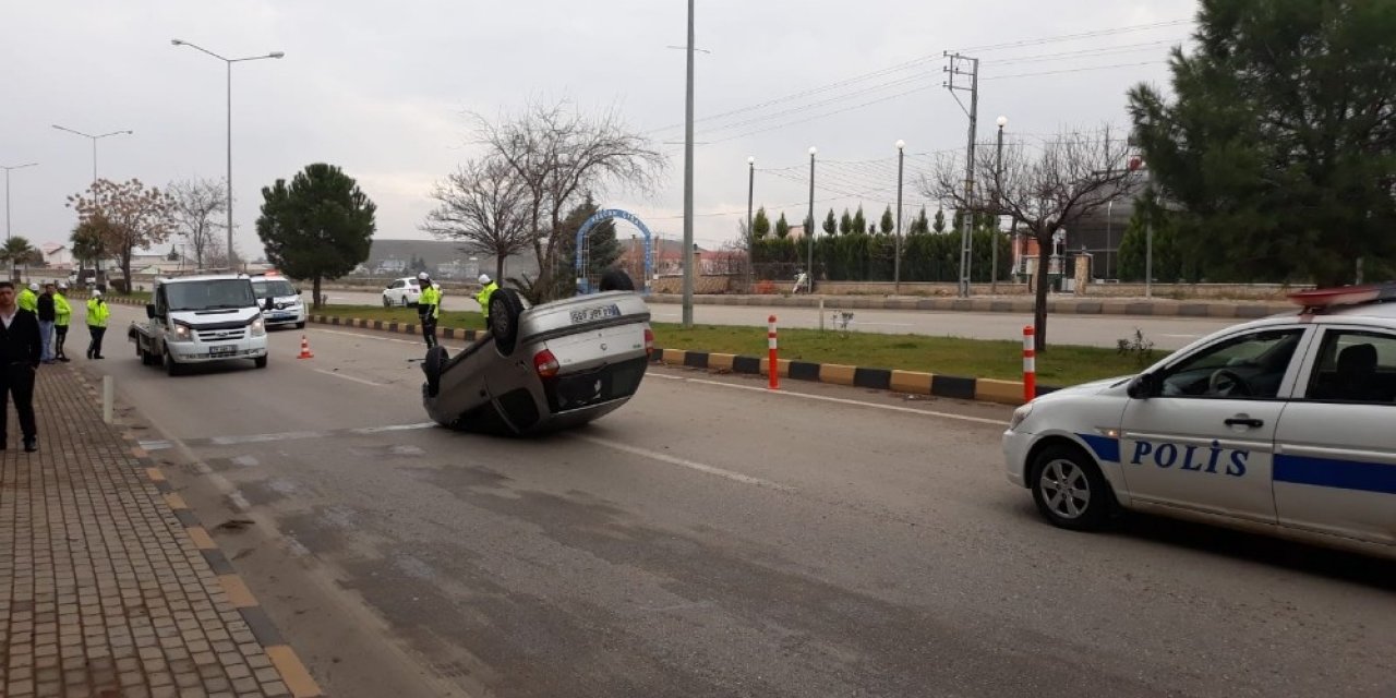 Kilis’te otomobilin devrilmesi sonucu 2 kişi yaralandı