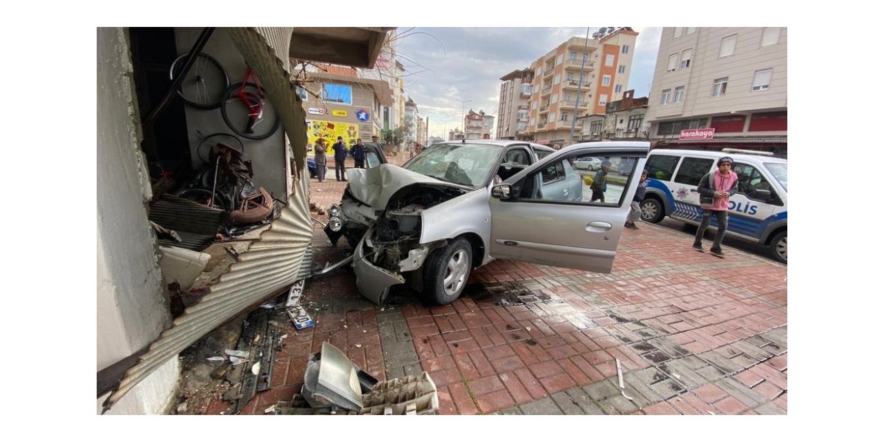 Kalp krizi geçiren sürücünün aracı iş yerine daldı