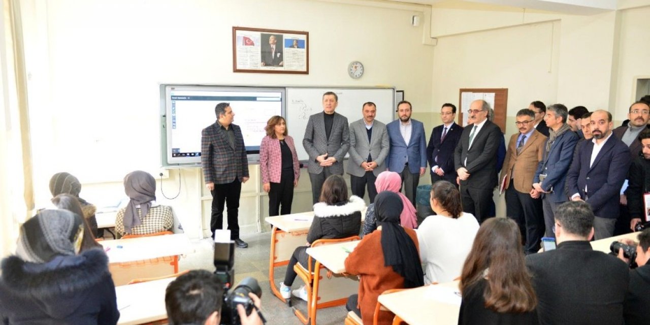 Milli Eğitim Bakanı Selçuk: "Bölgede 98 okul binamızı kullanım dışı bıraktık"