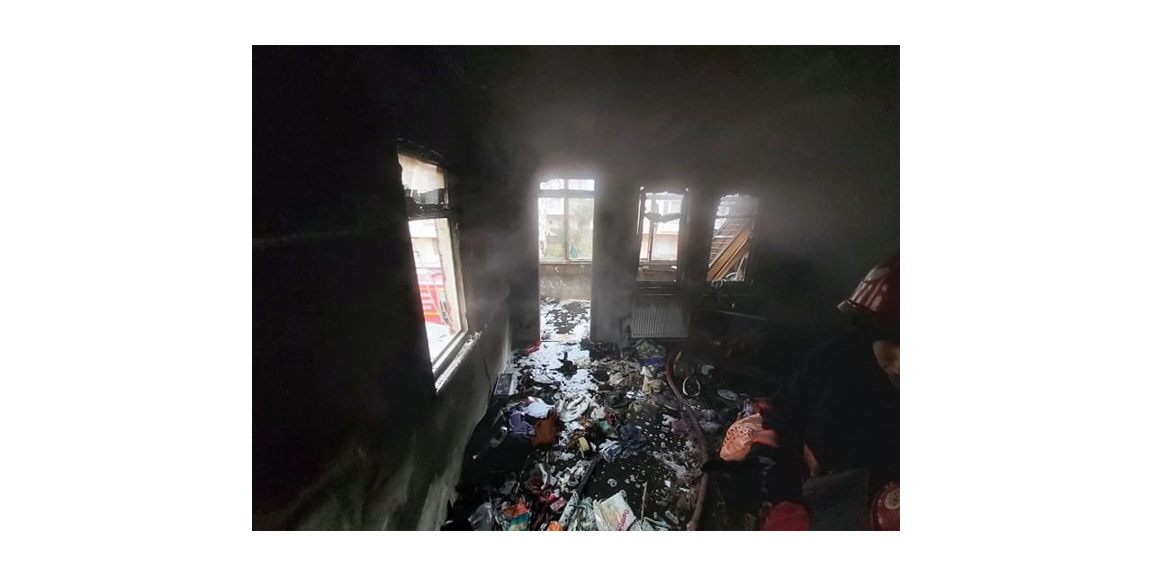 Karasu’da apartmanda çıkan yangın itfaiye ekiplerince söndürüldü