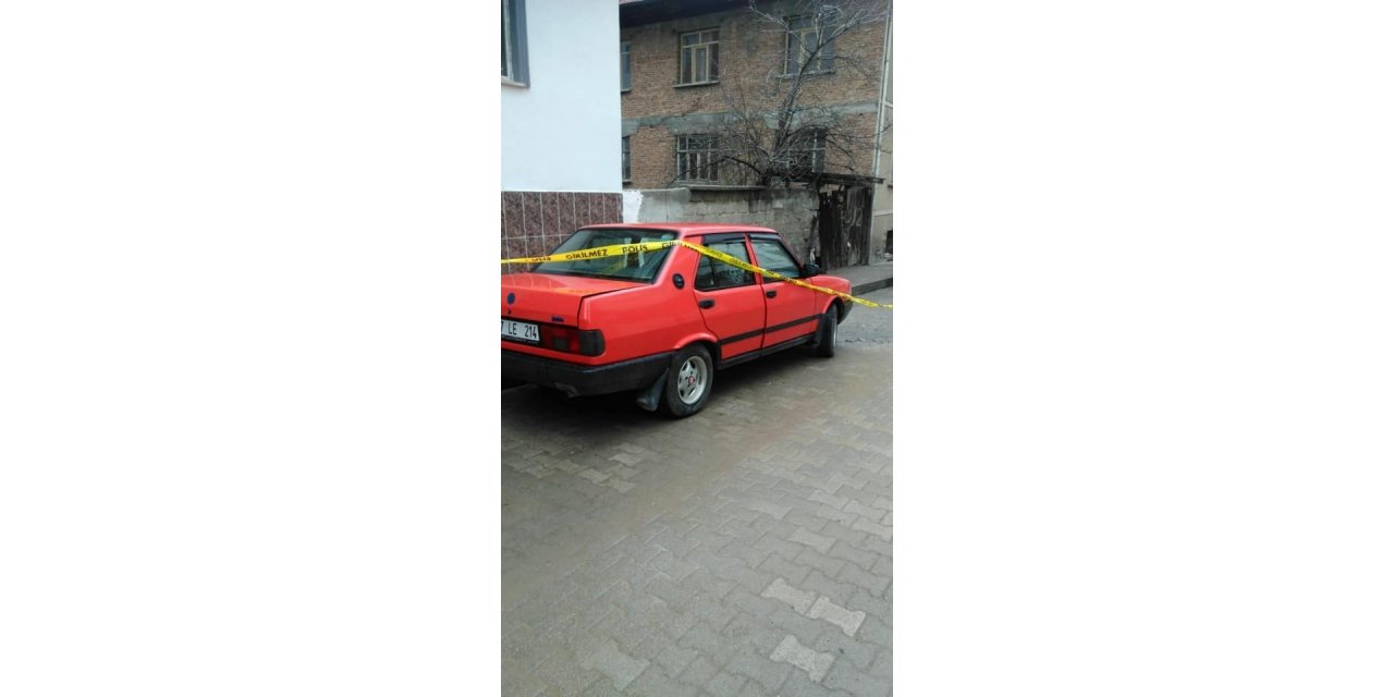 Taşköprü’de bir otomobilin teybi çalındı