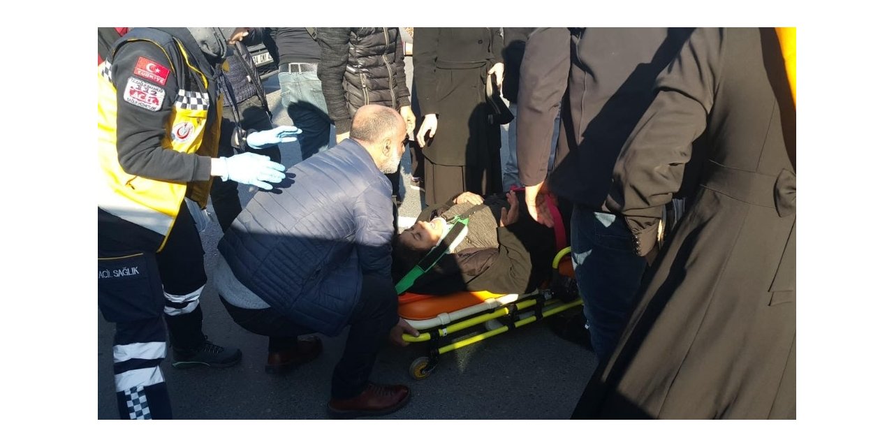 Beyoğlu’nda yolun karşısına geçmek isteyen kadına otomobil çarptı