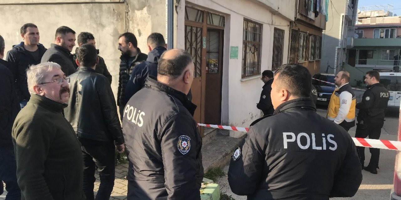 Babasını baltayla öldürdü
