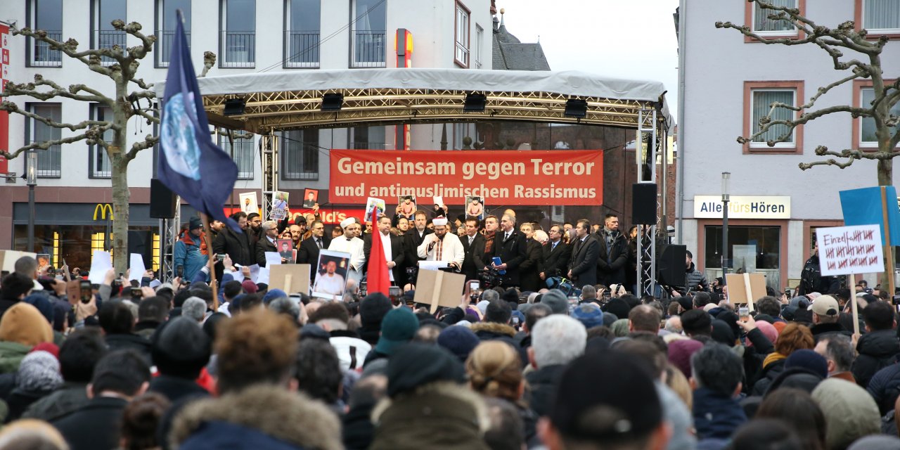 Almanya'nın Hanau kentinde ırkçılık ve teröre karşı yürüyüş düzenlendi