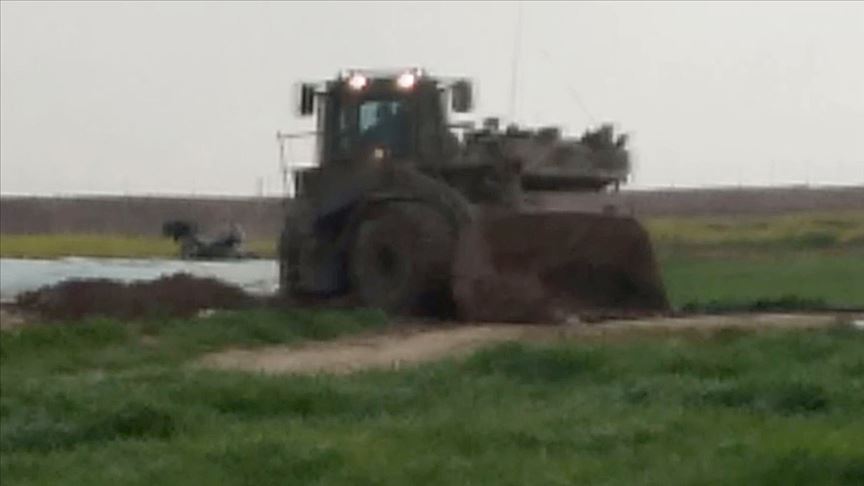 İsrail askerlerinden Filistinli şehidin naaşına insanlık dışı uygulama