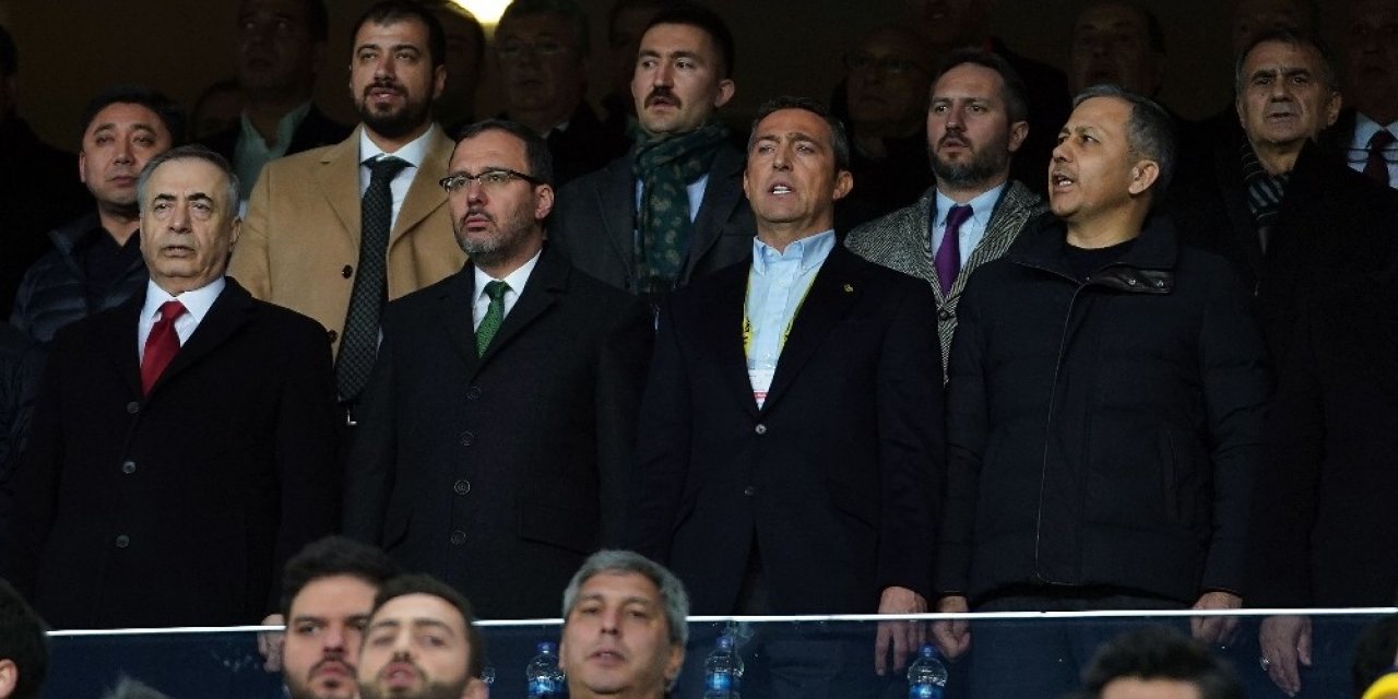 Bakan Kasapoğlu, derbiyi başkanlarla izledi