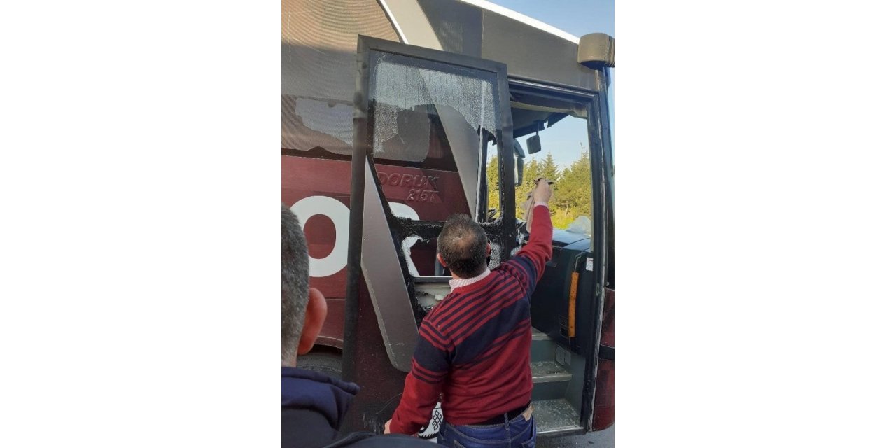 Uşakspor kafilesini taşıyan otobüslere taşlı saldırı