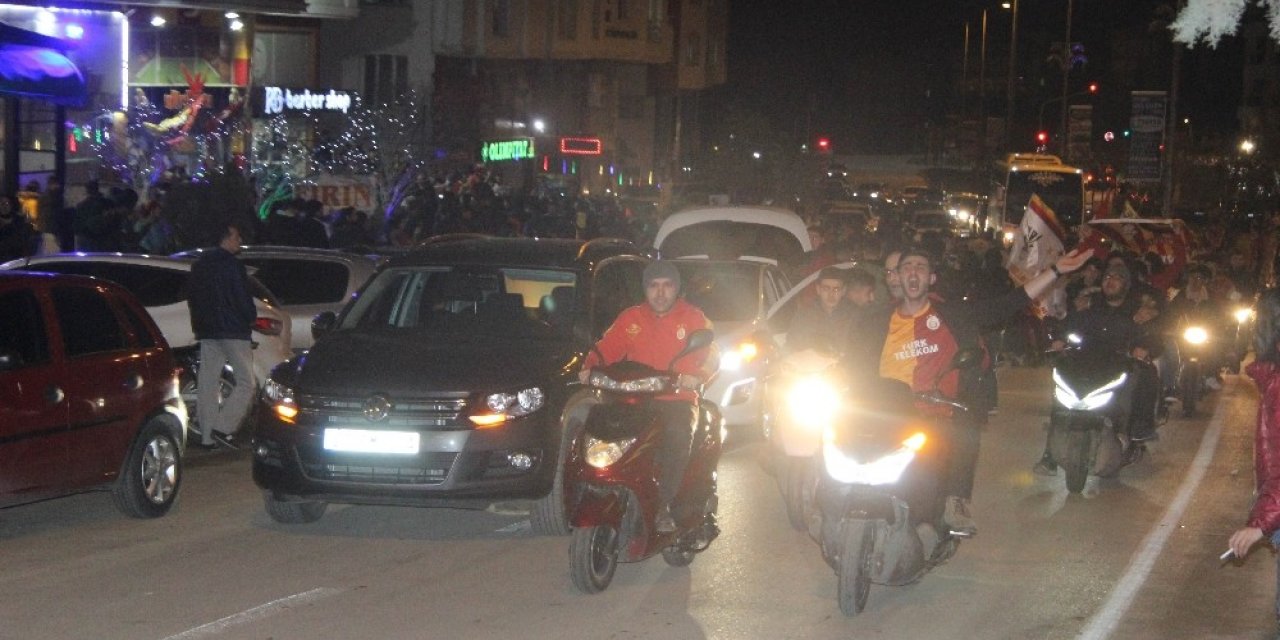 Kilis’te Galatasaraylı taraftarlar sokaklara döküldü