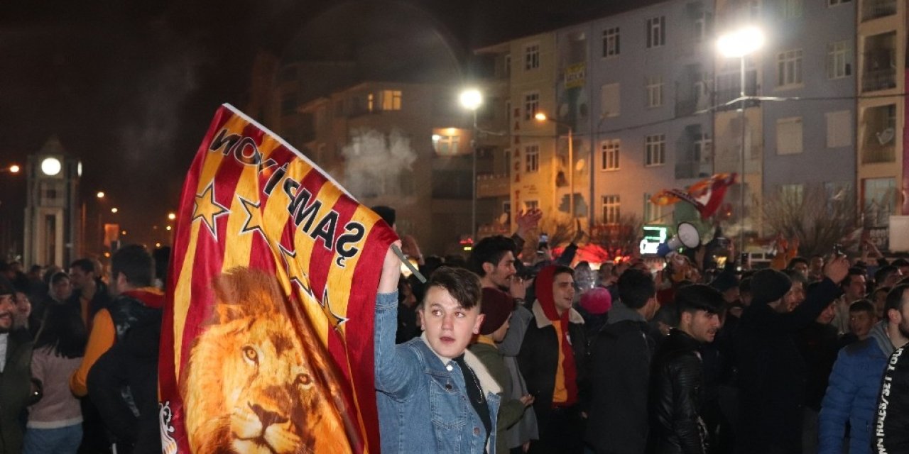Karaman’da Galatasaraylı taraftarların galibiyet sevinci