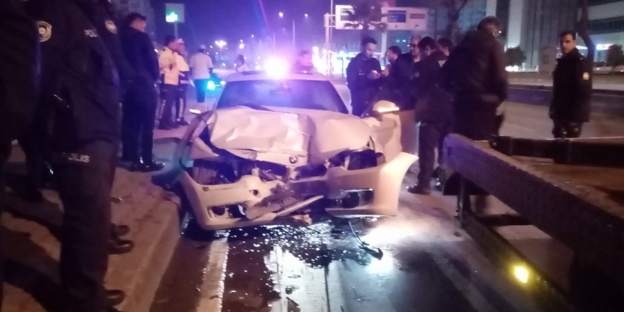 Alkollü sürücü devriye gezen polis otosuna çarptı, polisler ölümden döndü