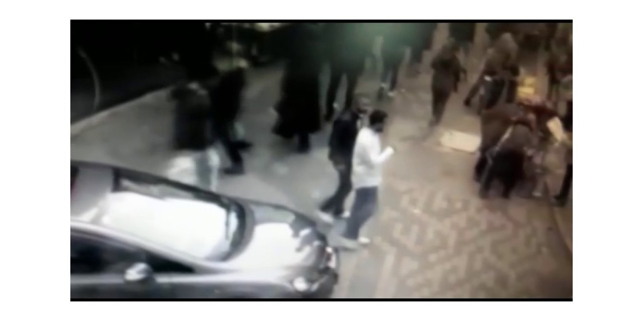 Çiçek alan kadının telefonunu çalan zanlılar tutuklandı