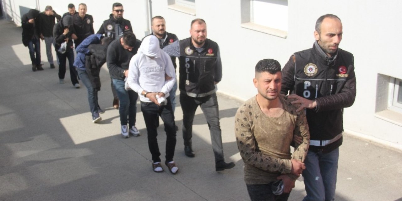Torbacılara 3 tutuklama 5 ev hapsi