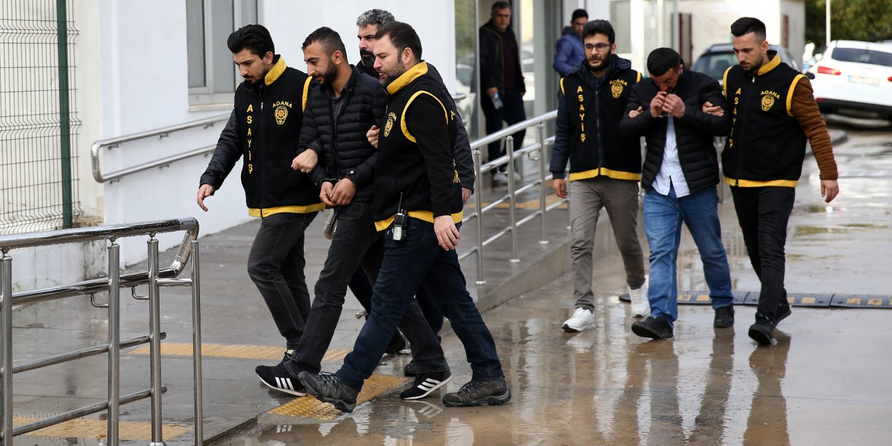 Adana'da genç kızın telefonunu çalan iki şüpheli tutuklandı