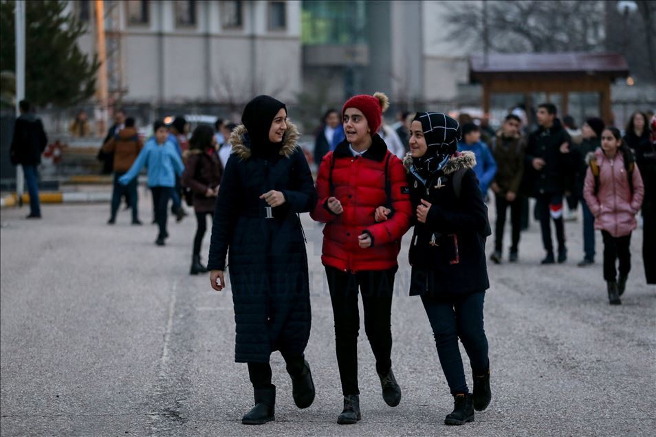 Elazığ'da depremin ardından ilk ders zili çaldı
