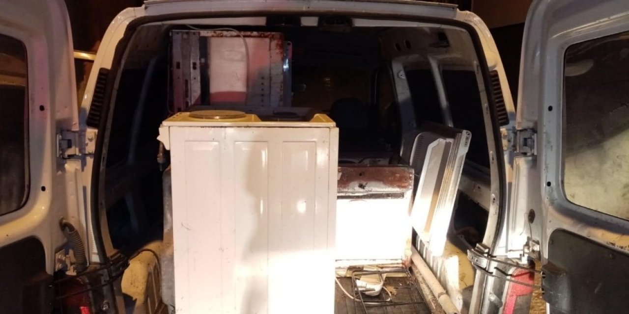 Jandarmanın durdurduğu araçtan çalıntı eşya çıktı: 3 tutuklama