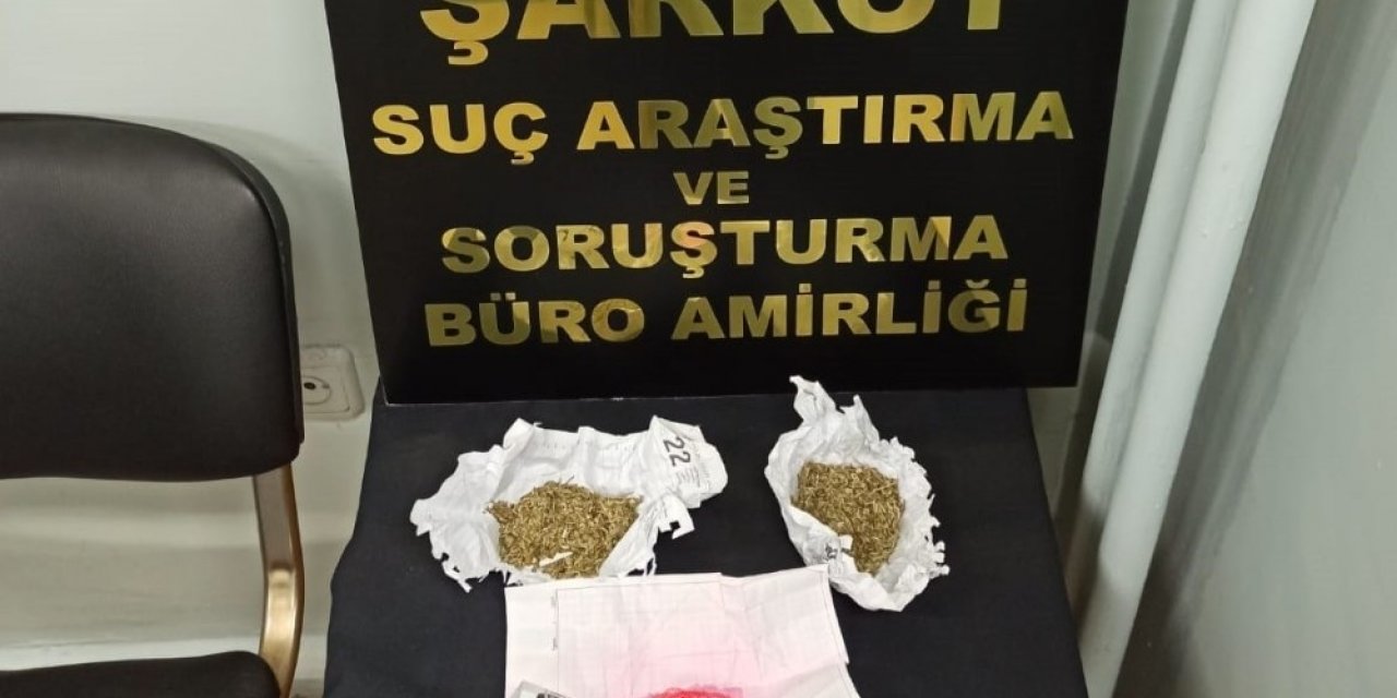Kaçan araçtan uyuşturucu madde çıktı