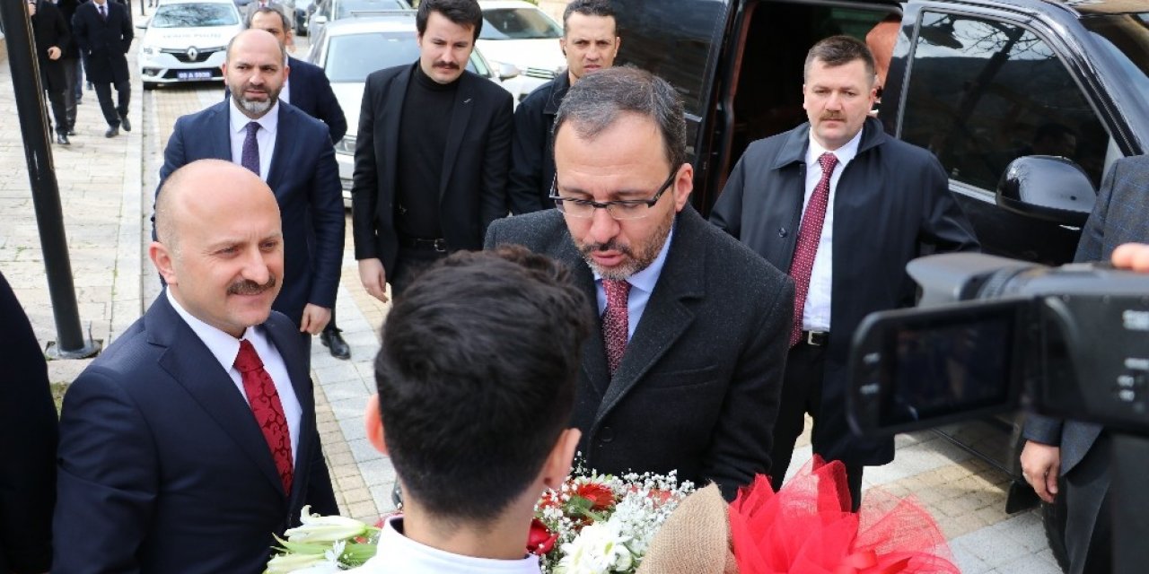 Bakan Kasapoğlu: “Yarıların şampiyonlarını her alanda yetiştireceğiz”