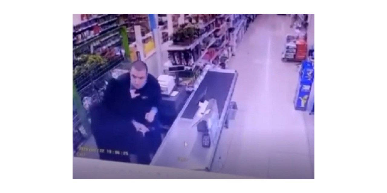 Kasiyer soygunu önledi