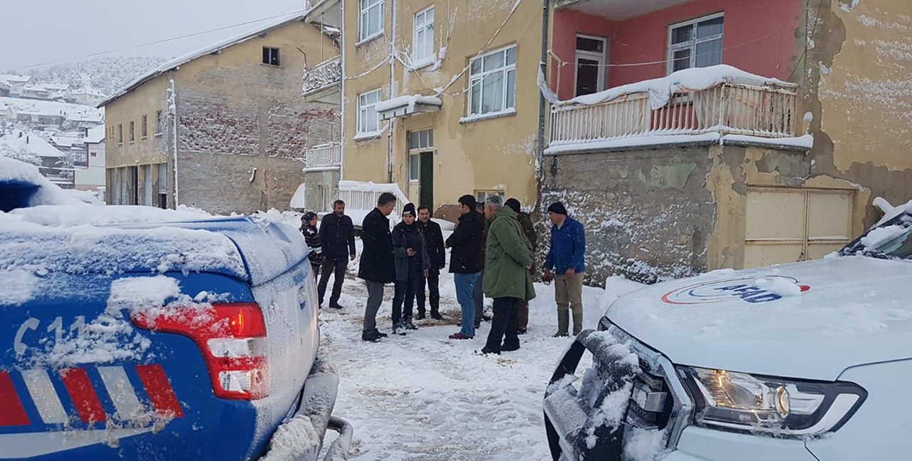 Konya Derebucak'taki depremde 10 bina hasar gördü   