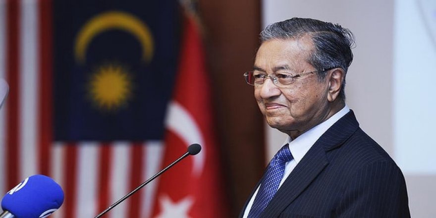 Malezya Kralı, Mahathir Muhammed'i "geçici başbakan" olarak görevlendirdi
