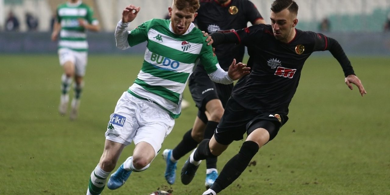Bursaspor’un sağ kanadı kırık