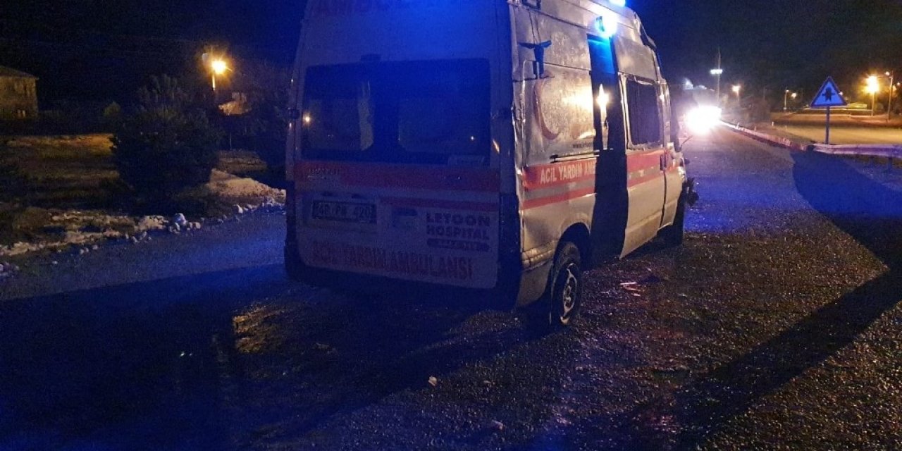 Antalya’da ambulans kazası: 3 yaralı