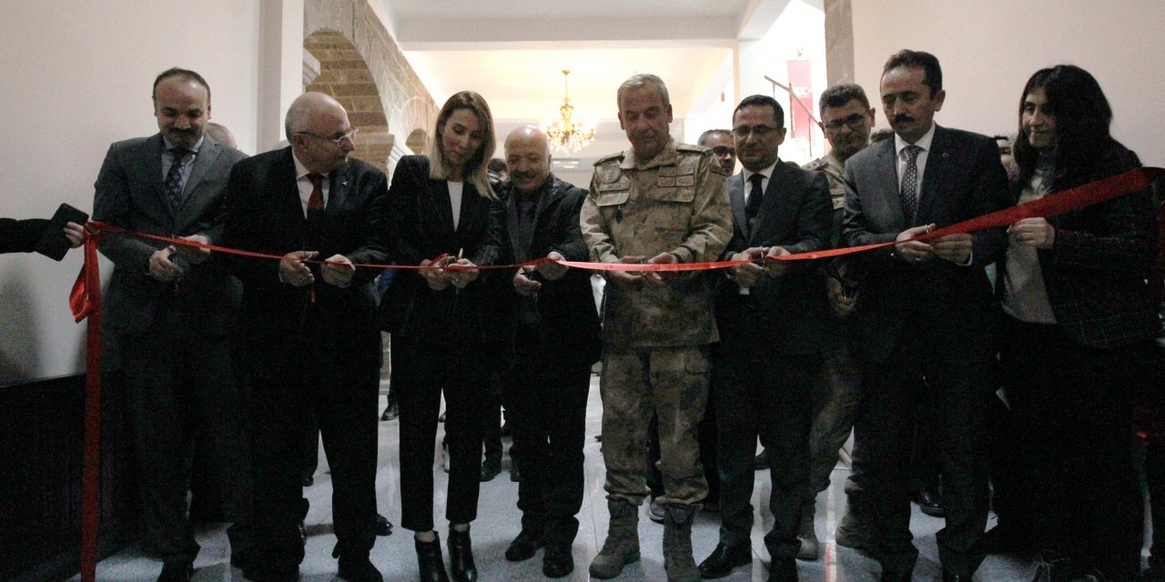 "İlk Adımdan Kuruluşa Milli Mücadele Karma Sergisi" Erzurum'da açıldı