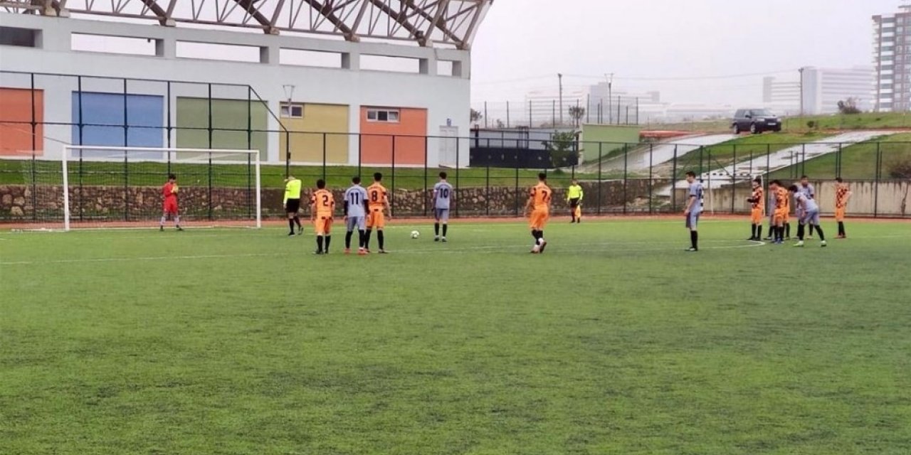Futbol Gençler Türkiye Grup Birinciliği maçları Mersin’de yapıldı