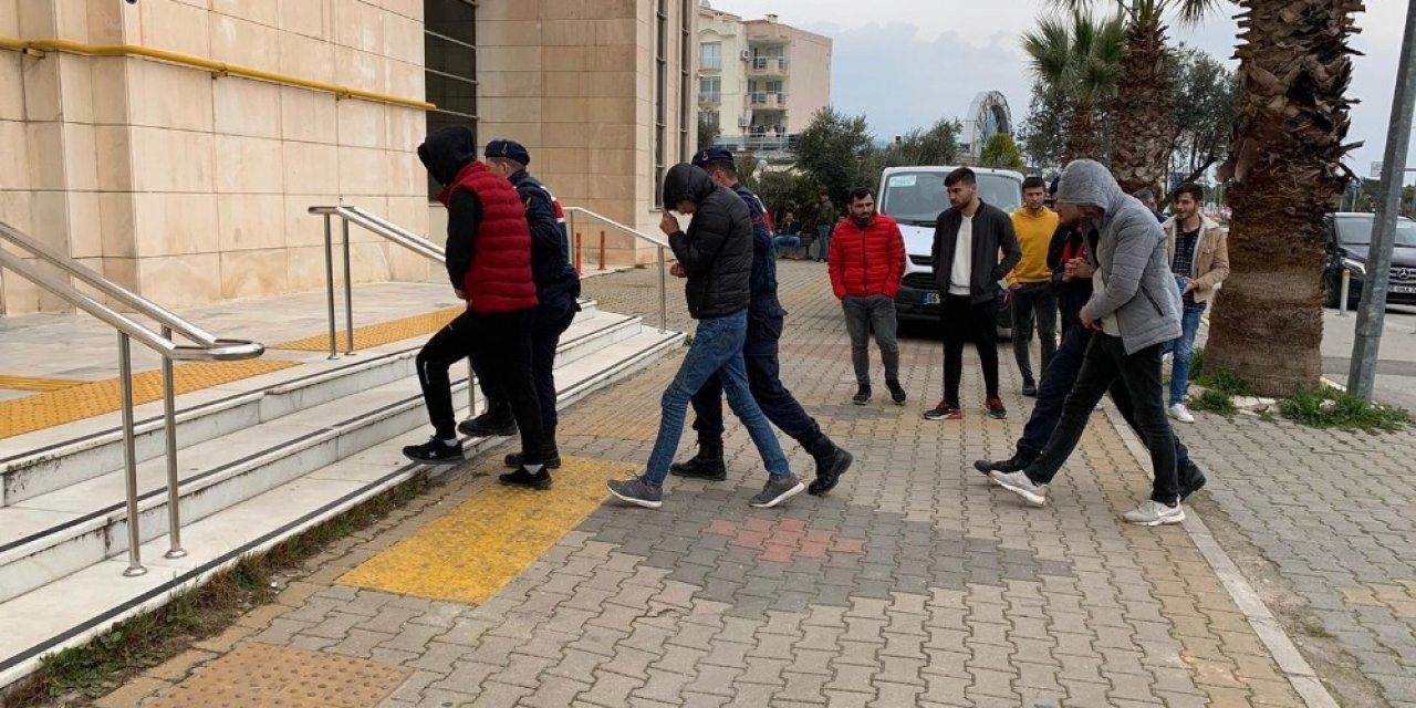 Kiraladıkları araçla hırsızlık yapan şüpheliler yakalandı