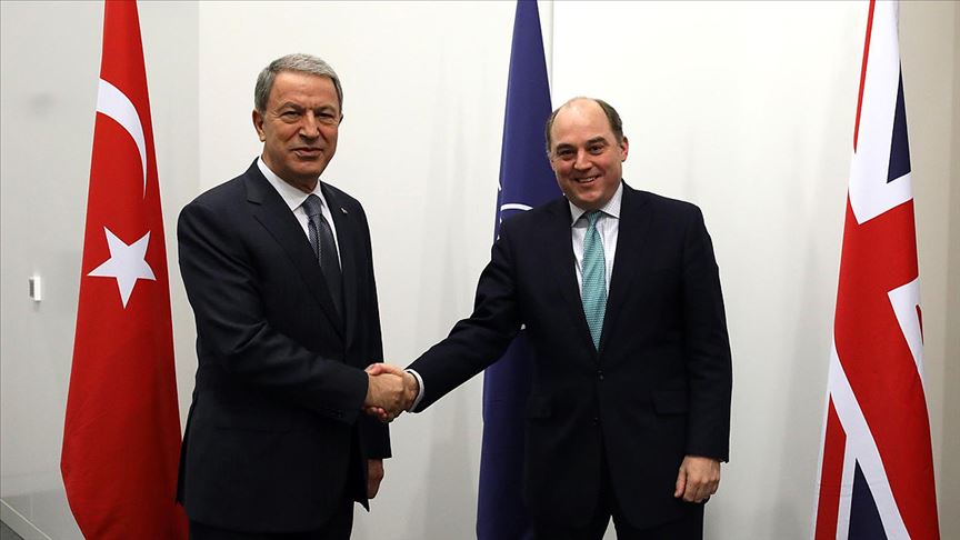 Bakan Akar, İngiliz mevkidaşı Wallace ile telefonda görüştü