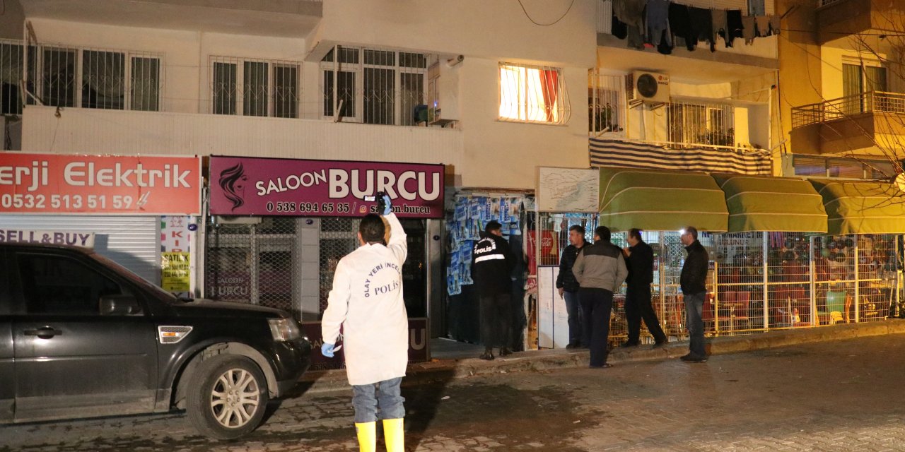 İzmir'de çıkan ev yangınında 1 kişi dumandan etkilendi