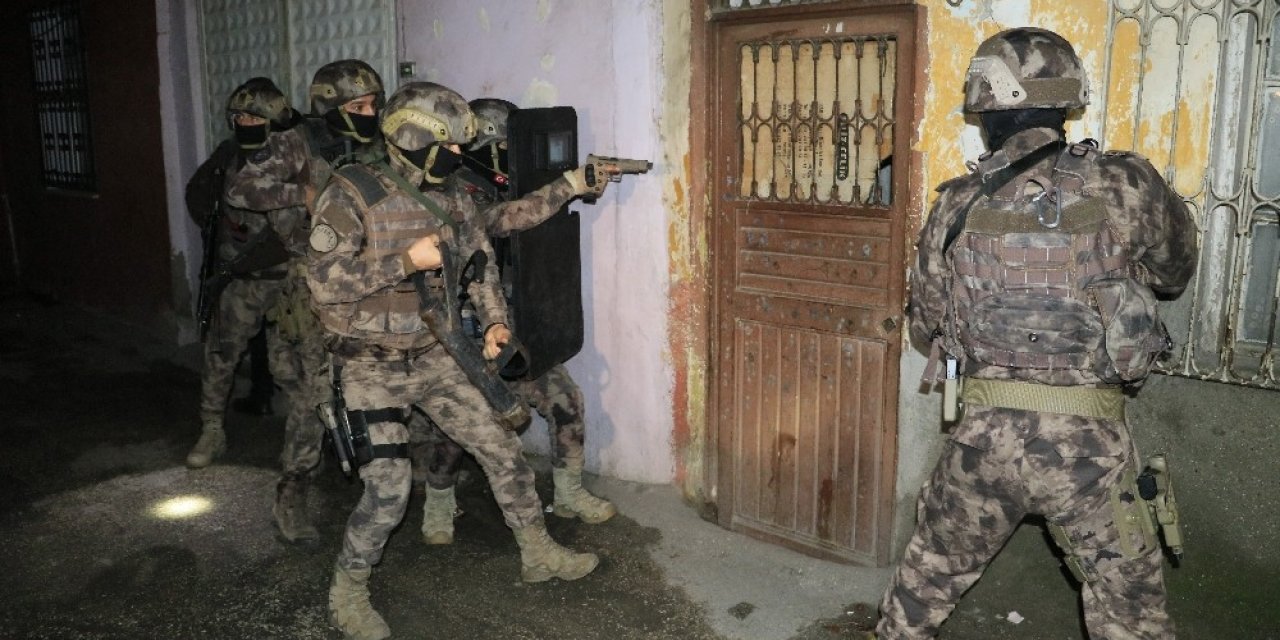 Uyuşturucu satıcılarına şafak vakti baskın