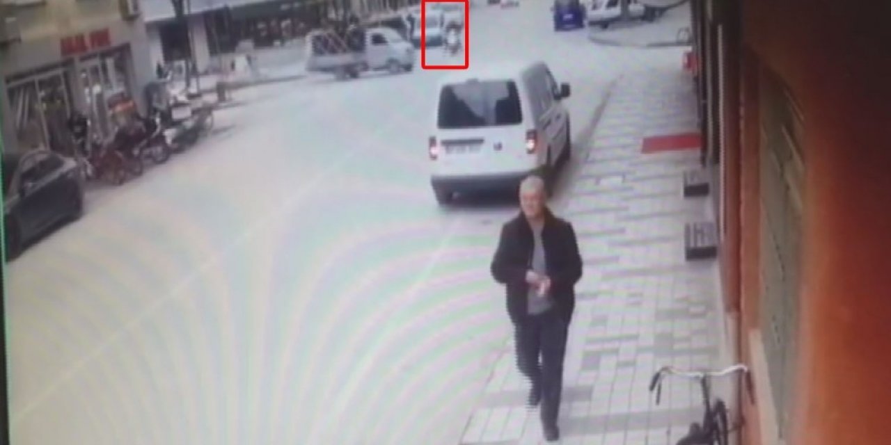 Kamyonetle motosiklet böyle çarpıştı