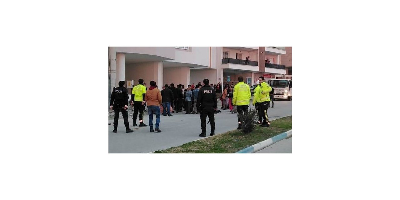Zabıta ile kavga eden gruba cop ve biber gazıyla müdahale