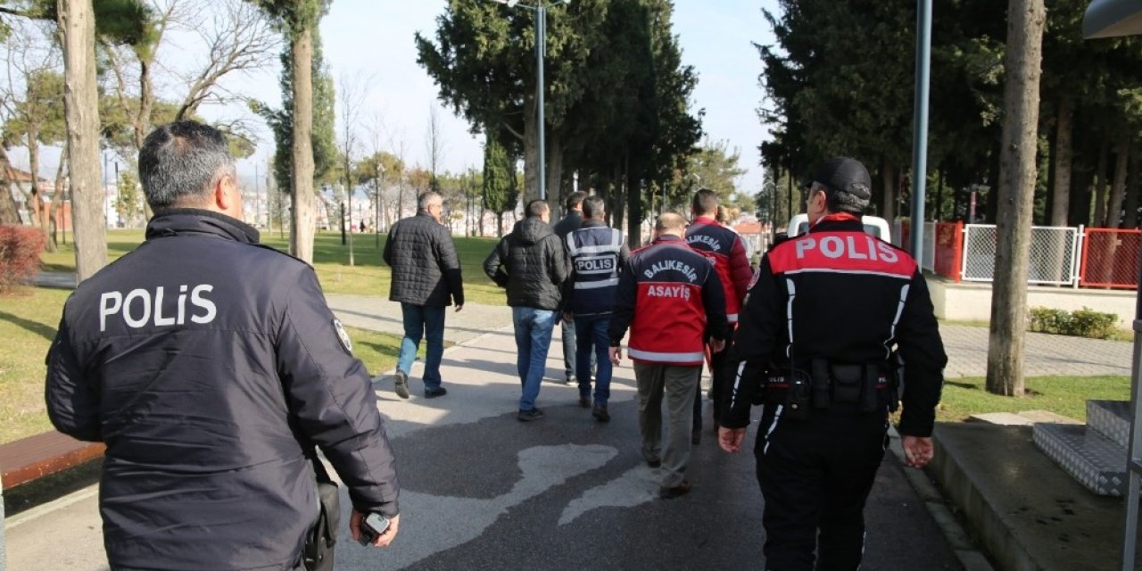 Balıkesir’de polis 19 aranan şahsı yakaladı