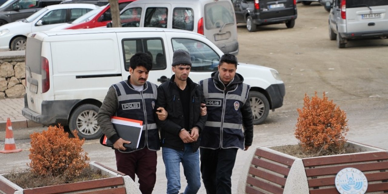 Bir evden iki kere hırsızlık yapan şüpheli, polis tarafından yakalandı