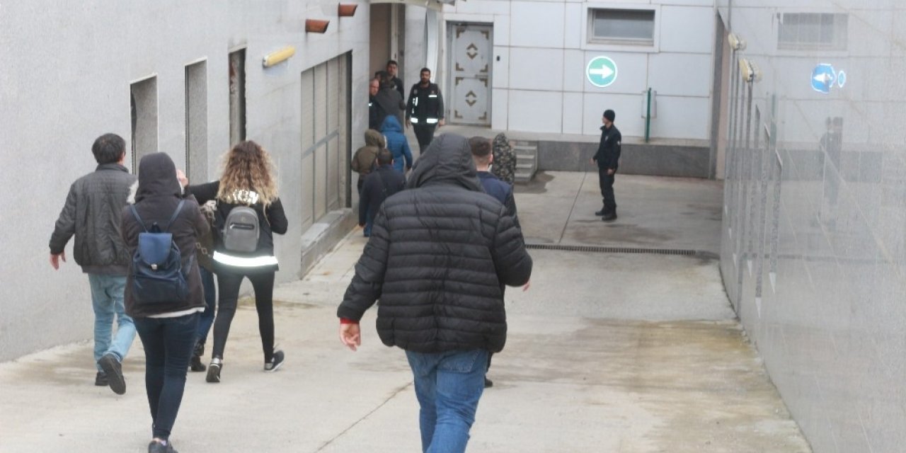 Dolandırıcılık çetesinde 4 kişi tutuklandı