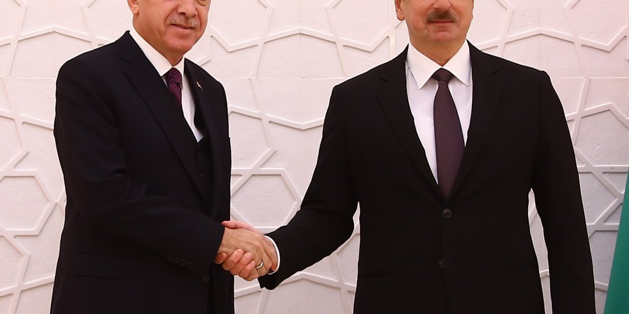 Erdoğan, Azerbaycan Cumhurbaşkanı Aliyev tarafından resmi törenle karşılandı