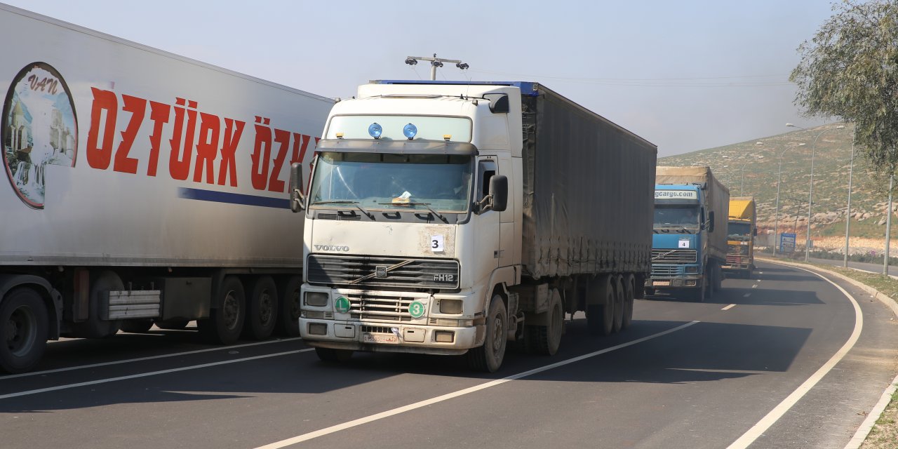 BM'den İdlib'e 21 tırlık insani yardım