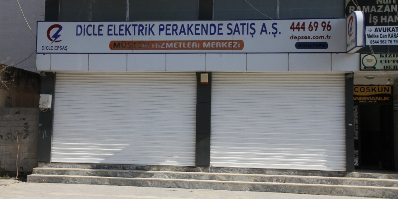 Mardin’de hırsızlar duvarı delip DEDAŞ binasına girdi