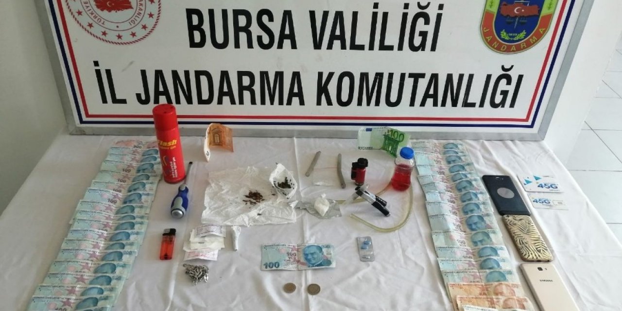 Bursa’da 4 uyuşturucu şüphelisi jandarmadan kaçamadı
