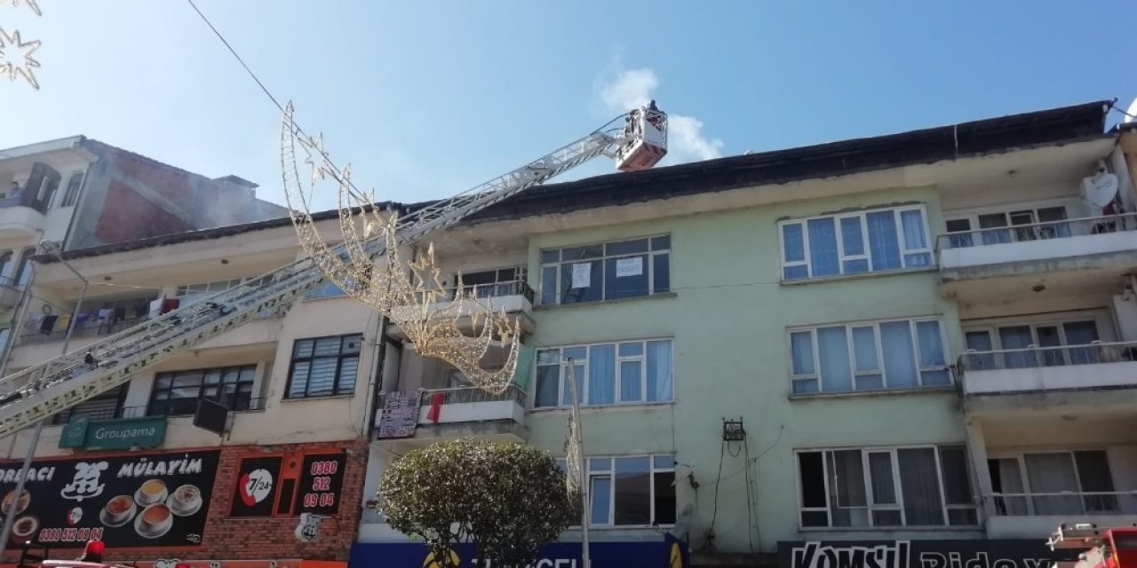 Düzce’de binanın çatısından çıkan dumanlar itfaiye harekete geçirdi